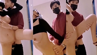 Bokep Indo Teman Kantor Sangean Ngewe di Toilet
